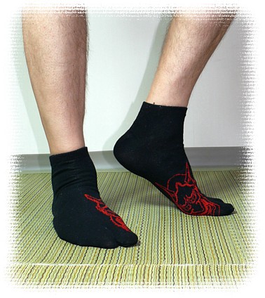 японские носки-таби с рисунком в виде маски демона