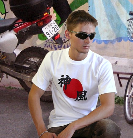 мужская футболка с иероглифом Камикадзе, сделано в Японии