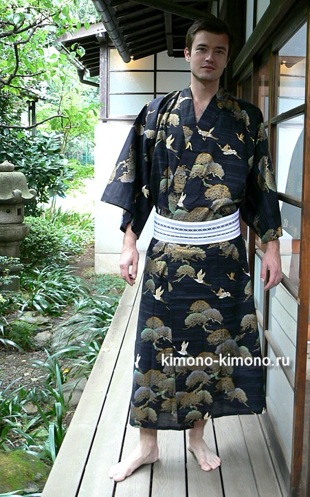 традиционное японское кимоно и пояс оби