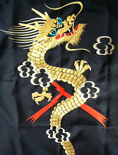 Золотой Дракон, вышивка на японском мужском халате-кимоно