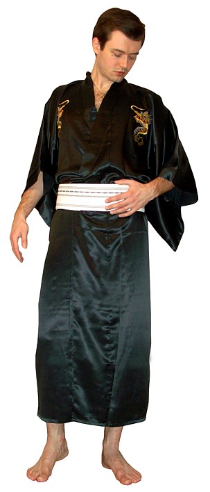 японское мужское черное  шелковое кимоно МИКАСА - эксклюзивная мужская одежда для дома