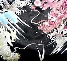 деталь рисунка ткани японского мужского шелкового кимоноо