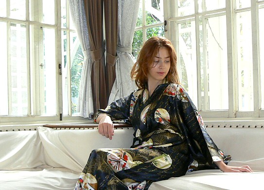 японское шелковое женское кимоно - роскошный и дорогой подарок женщине