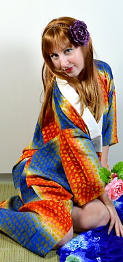 японское шелковое антикварное кимоно молодй девущки