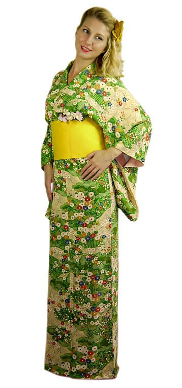 японское традиционное весеннее кимоно и пояс - оби