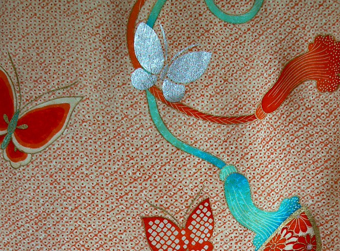 деталь авторской росписи на ткани японского шелкового кимоно