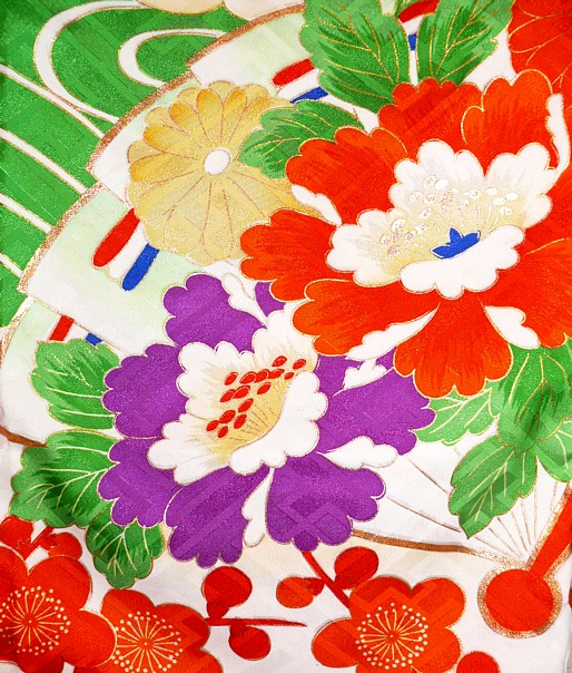деталь росписи ткани японского женского кимоно