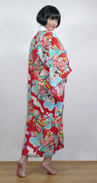 традиционное японское кимоно из шелка, антик
