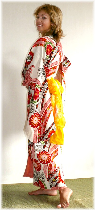 антикварное японское шелковое женское кимоно и шелковый пояс оби