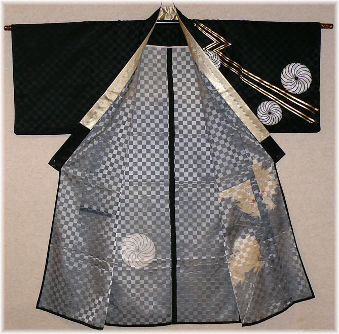 японское традиционное кимоно с авторским рисунком