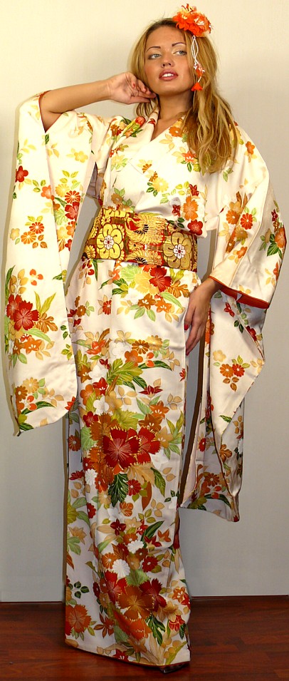 японское шелковое кимоно с авторским рисунком и вышивкой, винтаж