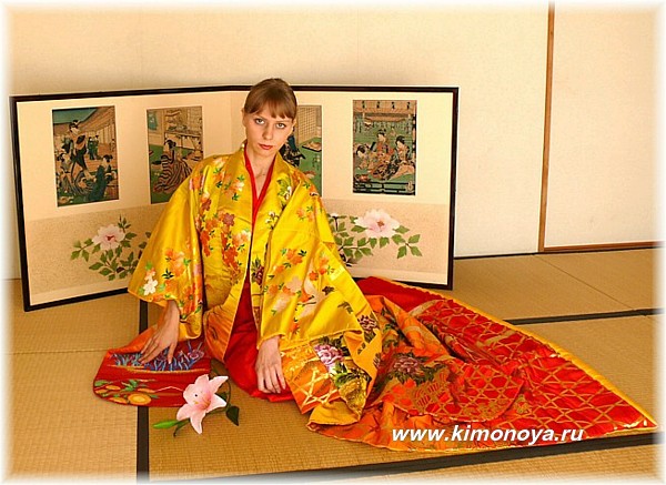 свадебное Кимоно-накидка из золотой парчи