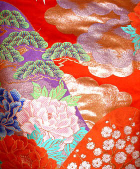 деталь ткани японского свадебного кимоно