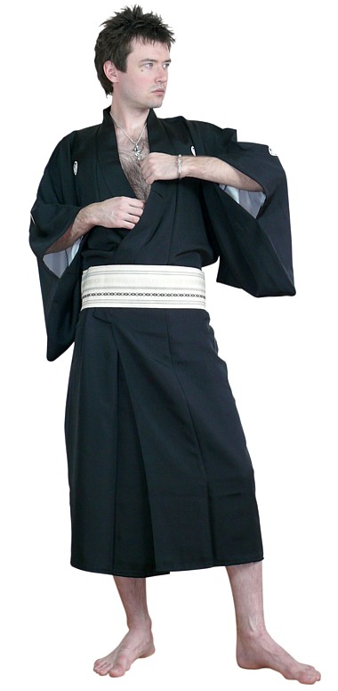 традиционное японское мужское кимоно с 5-ю фамильными гербами