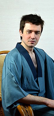 японское страинное шелковое мужское кимоно