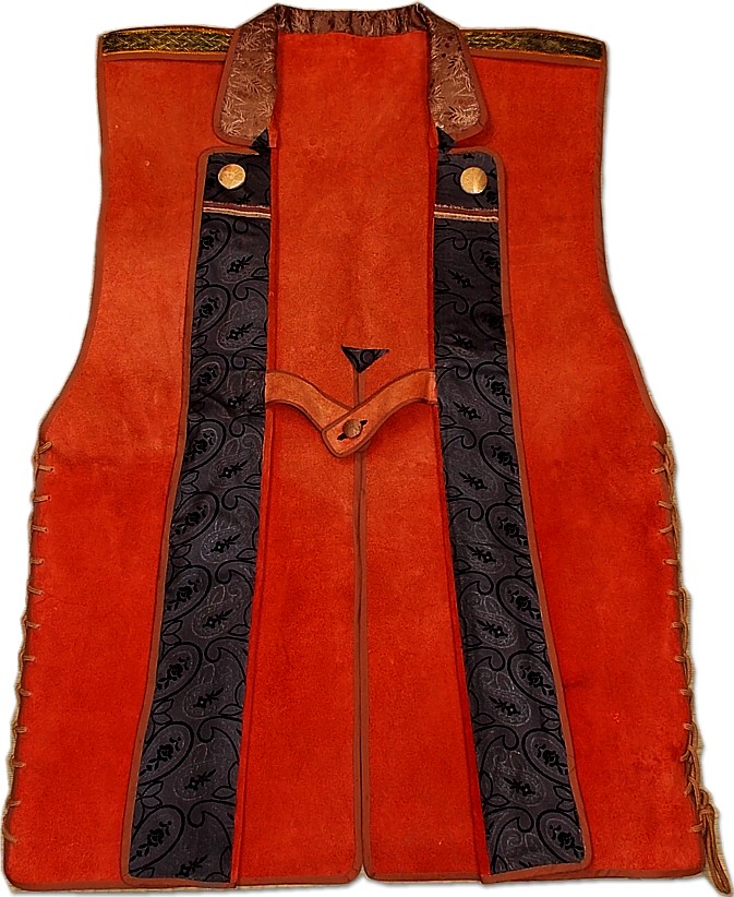 ДЗИМБАОРИ, военная одежда самурая в походе, кожа, золотое шитье, 1800-20-е гг.