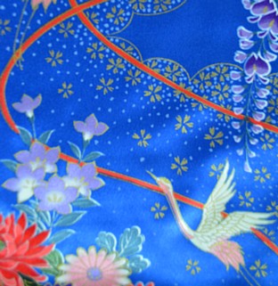 рисунок ткани женского японского халата-кимоно