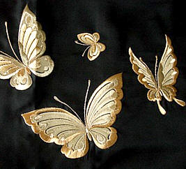 вышивка на кимоно Золотые Бабочкои, сделано в Японии