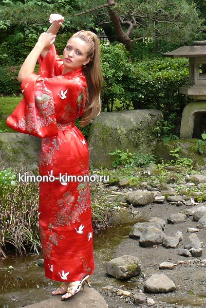 японское шелковое кимоно - дорогой подарок женщине